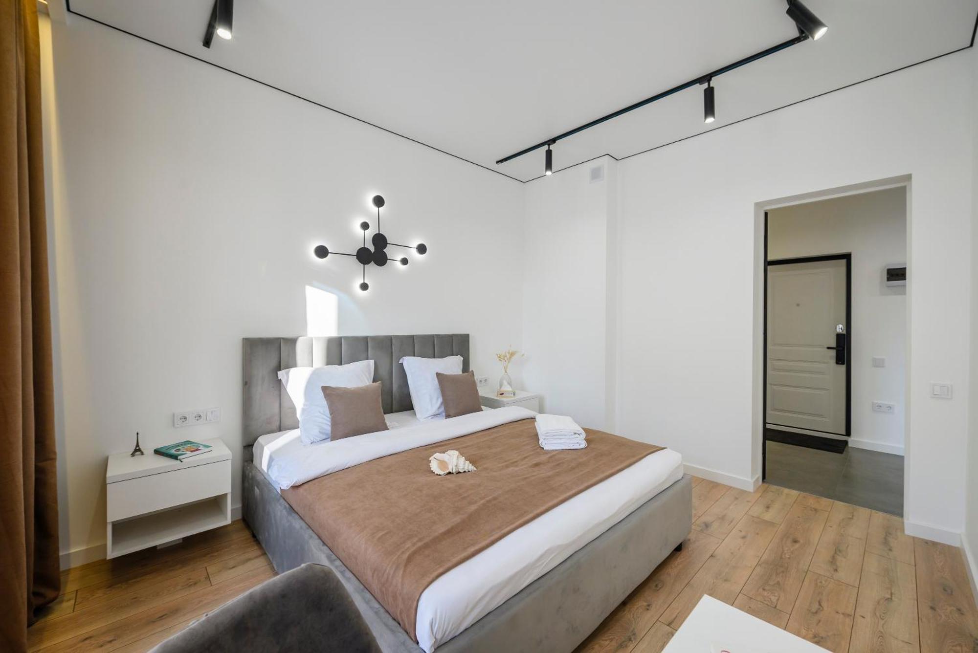 5 New Business-Class Apartments R-House Near Mega Almatî Exterior foto